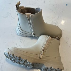 Zara elastic rubber boot